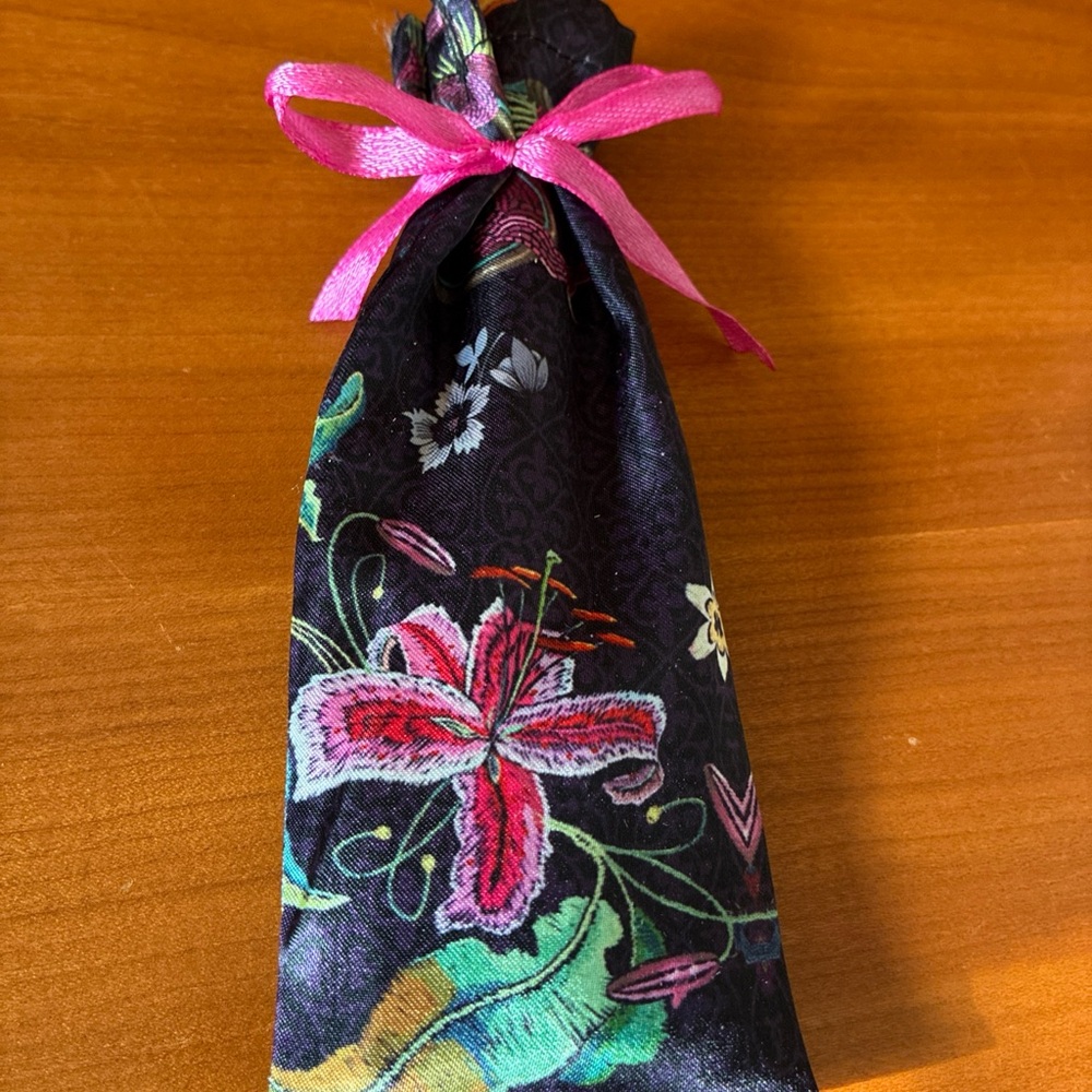 Johnny Was 3 Pen Set with Black Silk Tie & Pink Accents New!